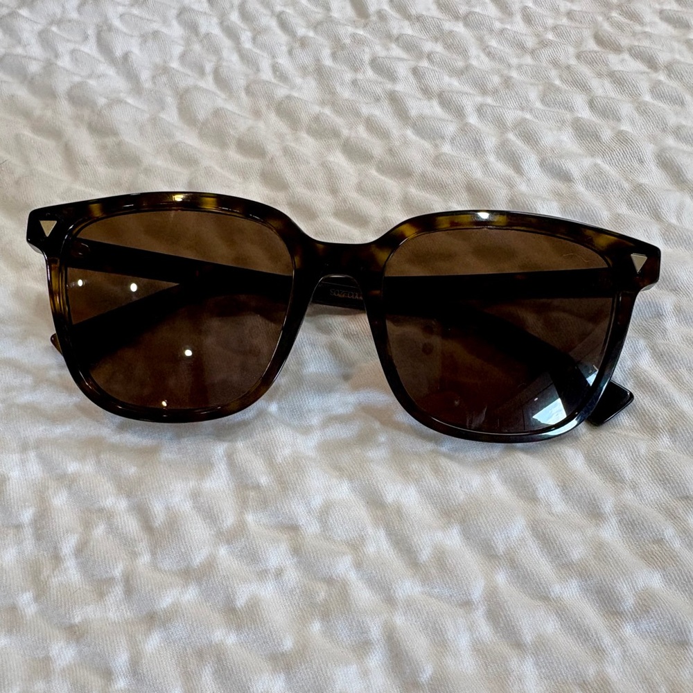 Bottega Veneta Havana Classic Tortie Sunglasses BV1255SA 002 Newer model EUC 😎🌟 - Picture 5 of 16
